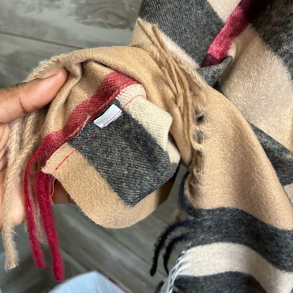 B U R B E R R Y NOVA CHECK PONCHO - Picture 5 of 8